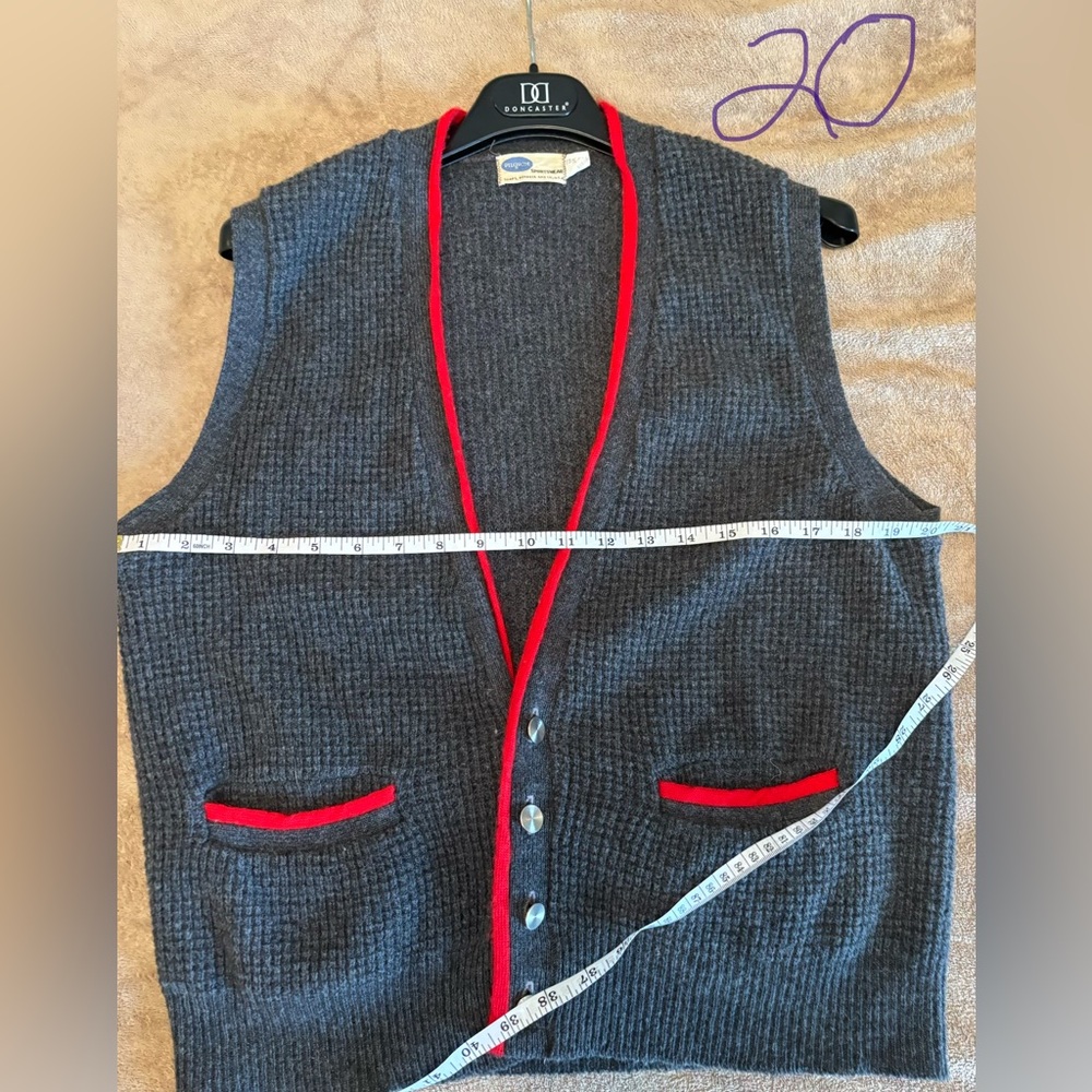 Vintage 1960’s Pilgrim Charcoal Knit Vest w/ Scarlet Trim M/L  Gender Neutral - Picture 5 of 7